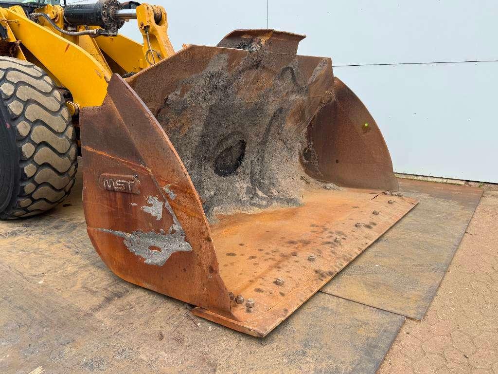 Caterpillar 972M - Weight System / Backup Camera Photo 18