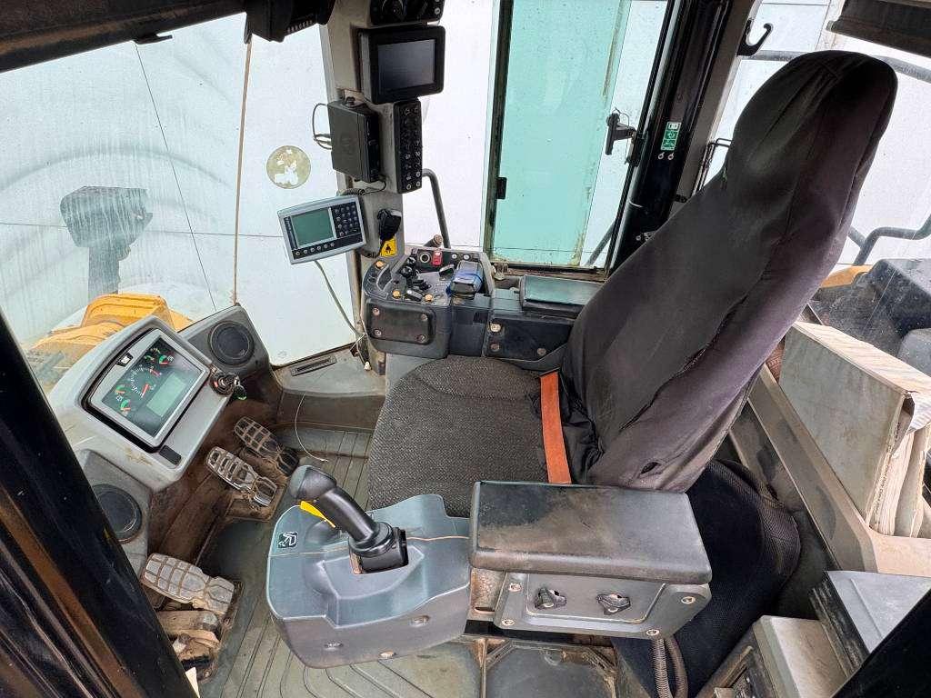 Caterpillar 972M - Weight System / Backup Camera Photo 8