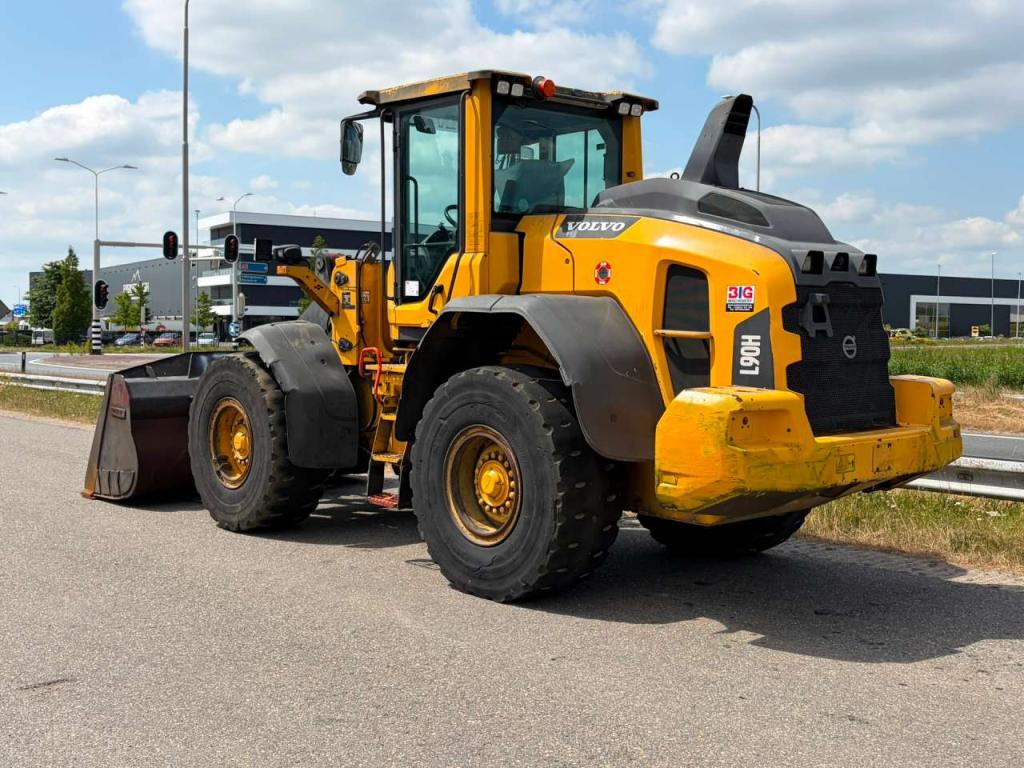Volvo L90H Photo 3