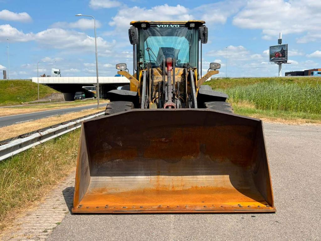 Volvo L90H Photo 8