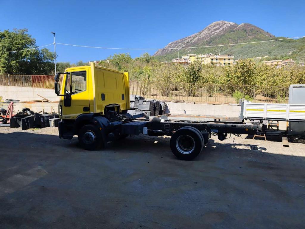 Iveco EUROCARGO CUBE 120E28P Photo 2