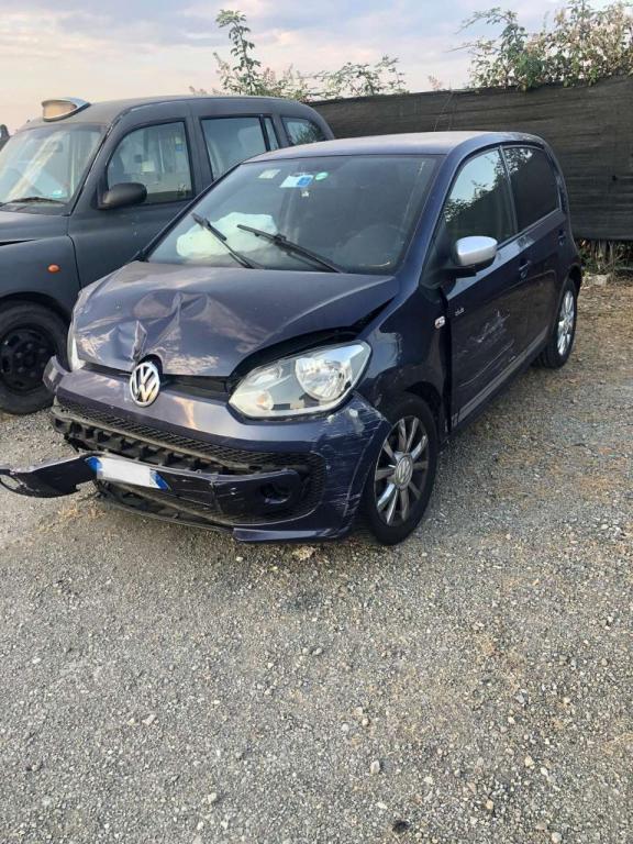 Volkswagen UP! Photo 2