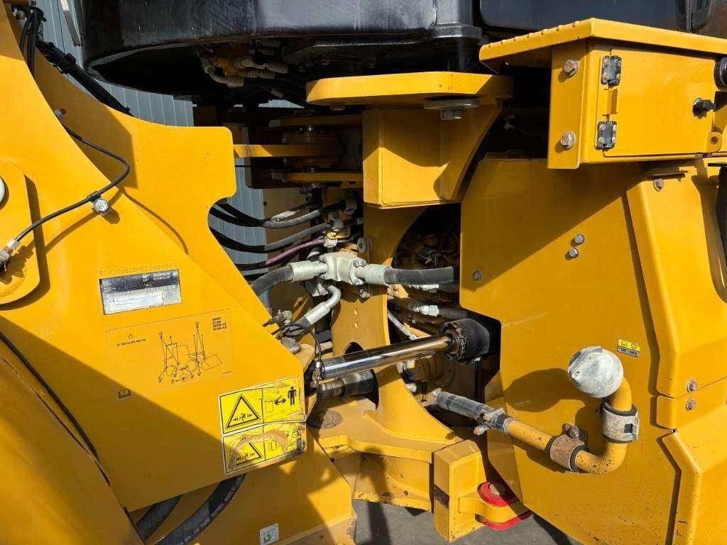 Caterpillar 966M Photo 11