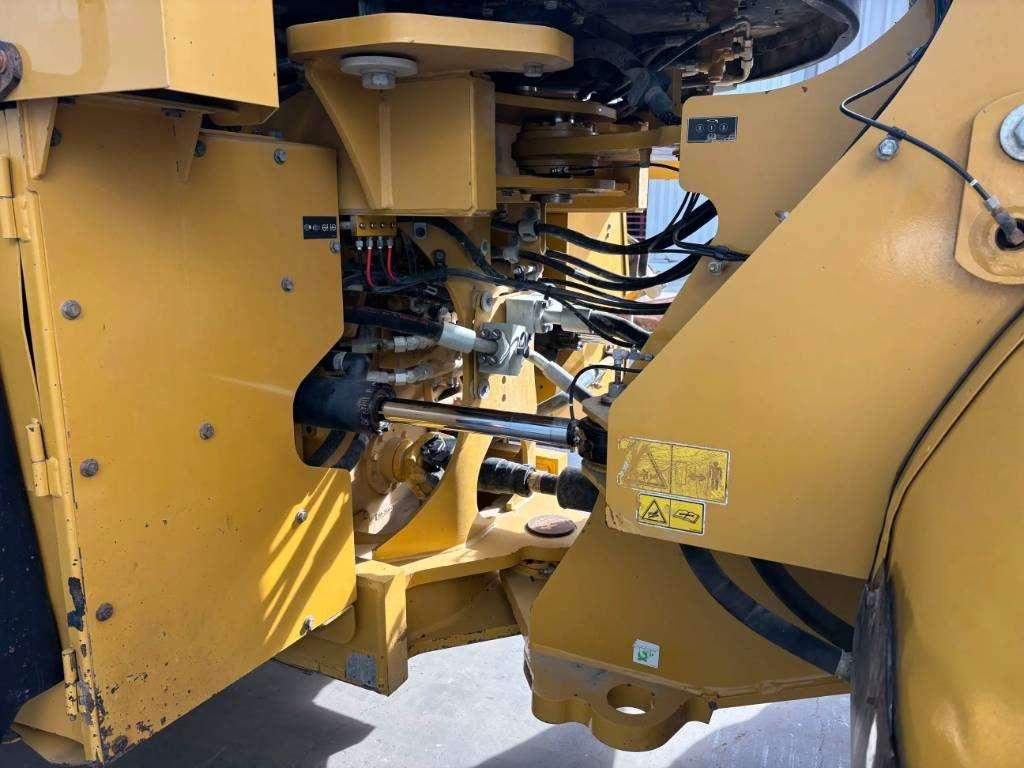 Caterpillar 966M Photo 19