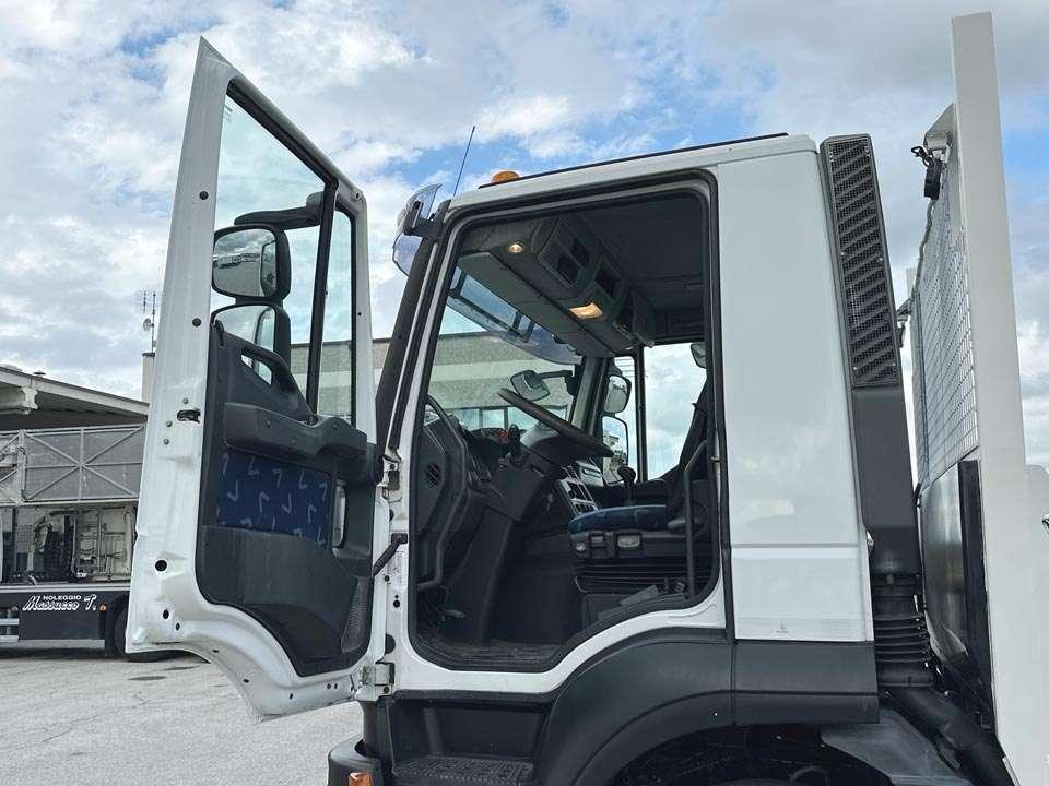Iveco STRALIS 310 6x2 Photo 10
