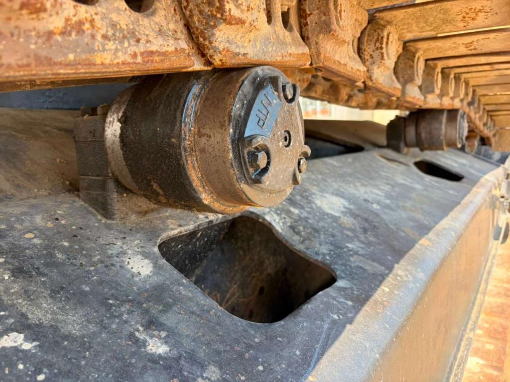 Hitachi ZX350LCN-3 Photo 12