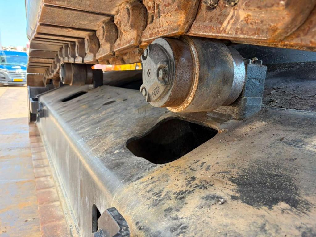 Hitachi ZX350LCN-3 Photo 16
