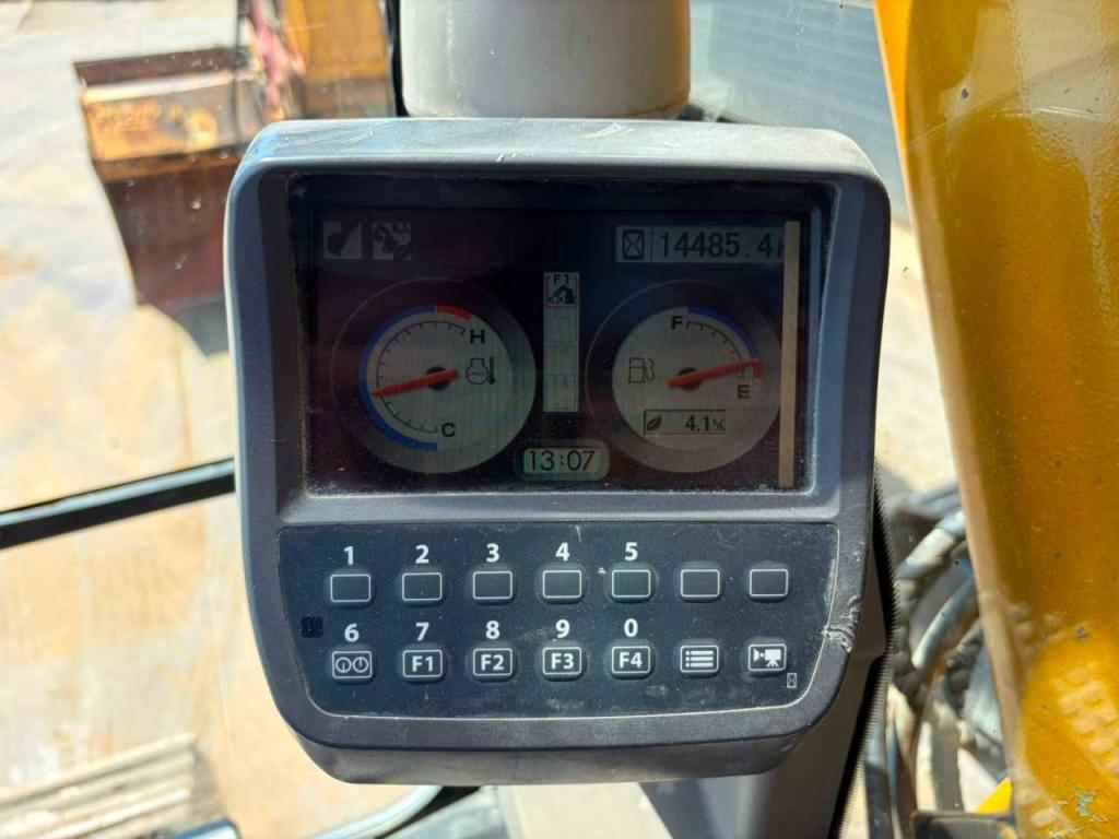 Hitachi ZX350LCN-3 Photo 23