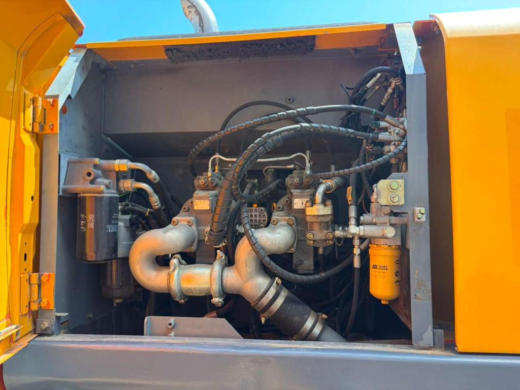 Hitachi ZX350LCN-3 Photo 25