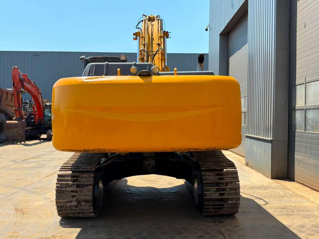 Hitachi ZX350LCN-3 Photo 4