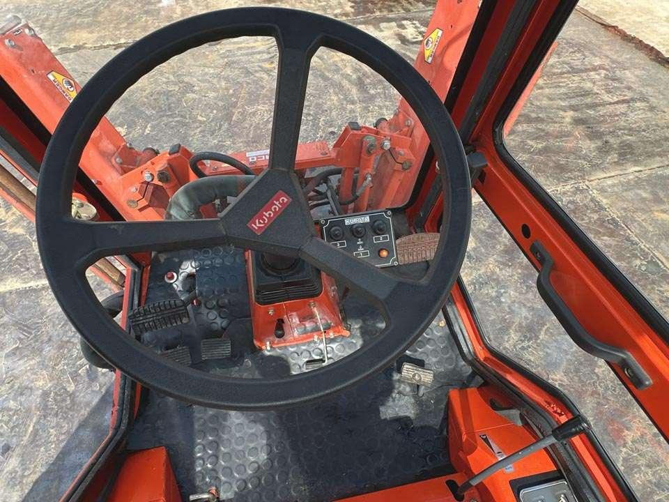 Kubota F2400 4X4 Photo 15