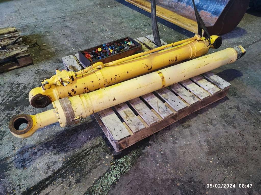 Komatsu PC210NLC-7 Photo 1