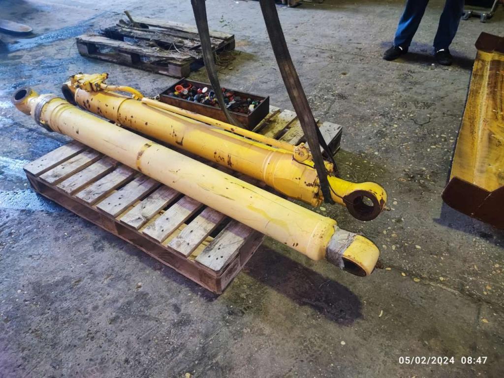 Komatsu PC210NLC-7 Photo 2