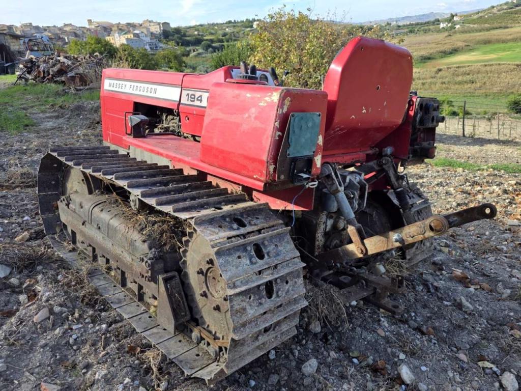 Massey Ferguson 194C Photo 2