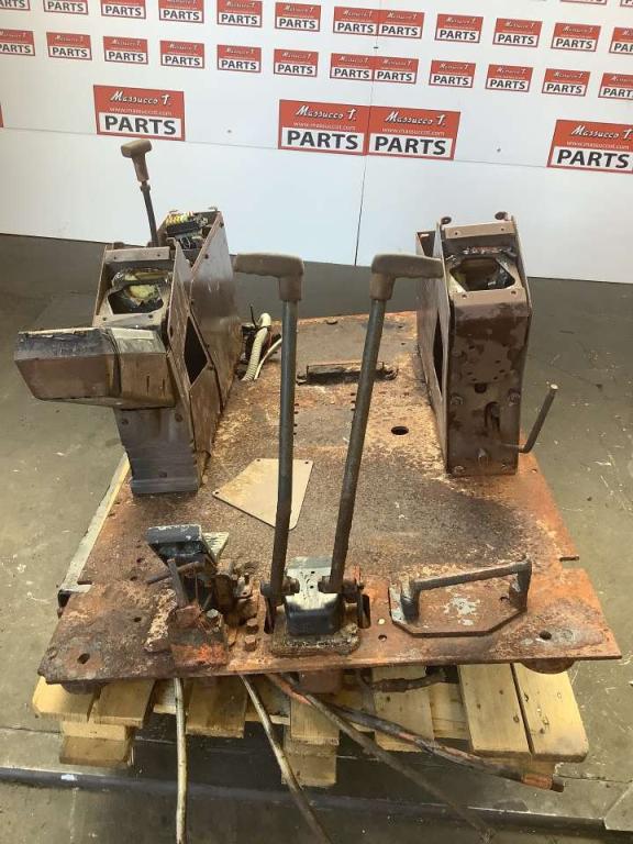 Steering column bracket for Fiat Hitachi FH 400 Photo 1