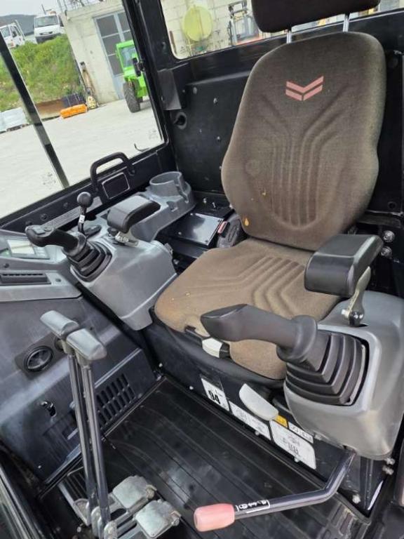 Yanmar VIO38 Photo 6