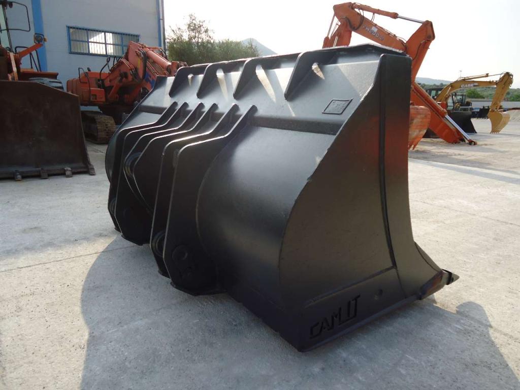 New Holland E270B Photo 4