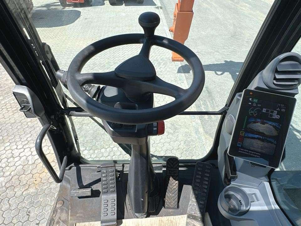 Hitachi ZX180W-7 Photo 20
