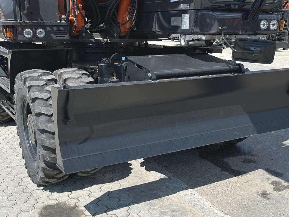 Hitachi ZX180W-7 Photo 7