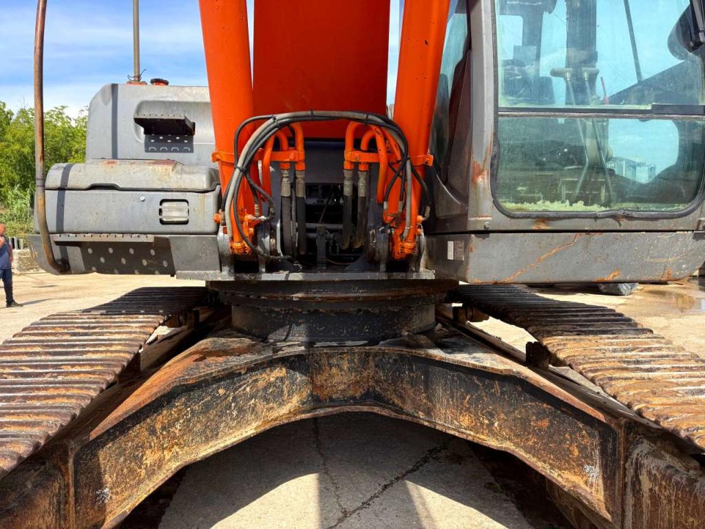 Hitachi ZX350LCN-3 Photo 5