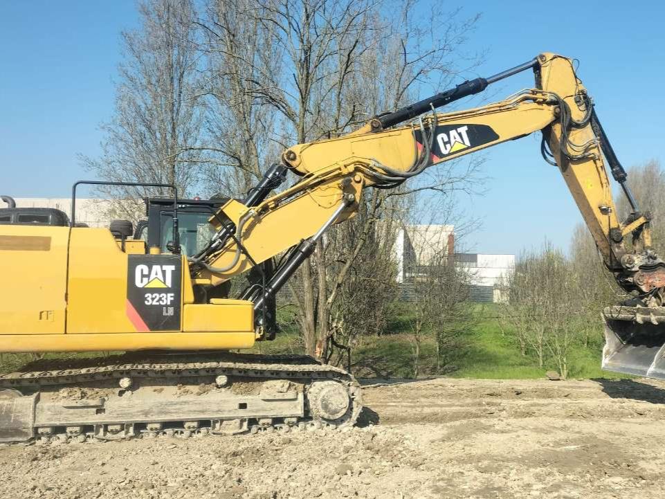 Caterpillar 323F Photo 2