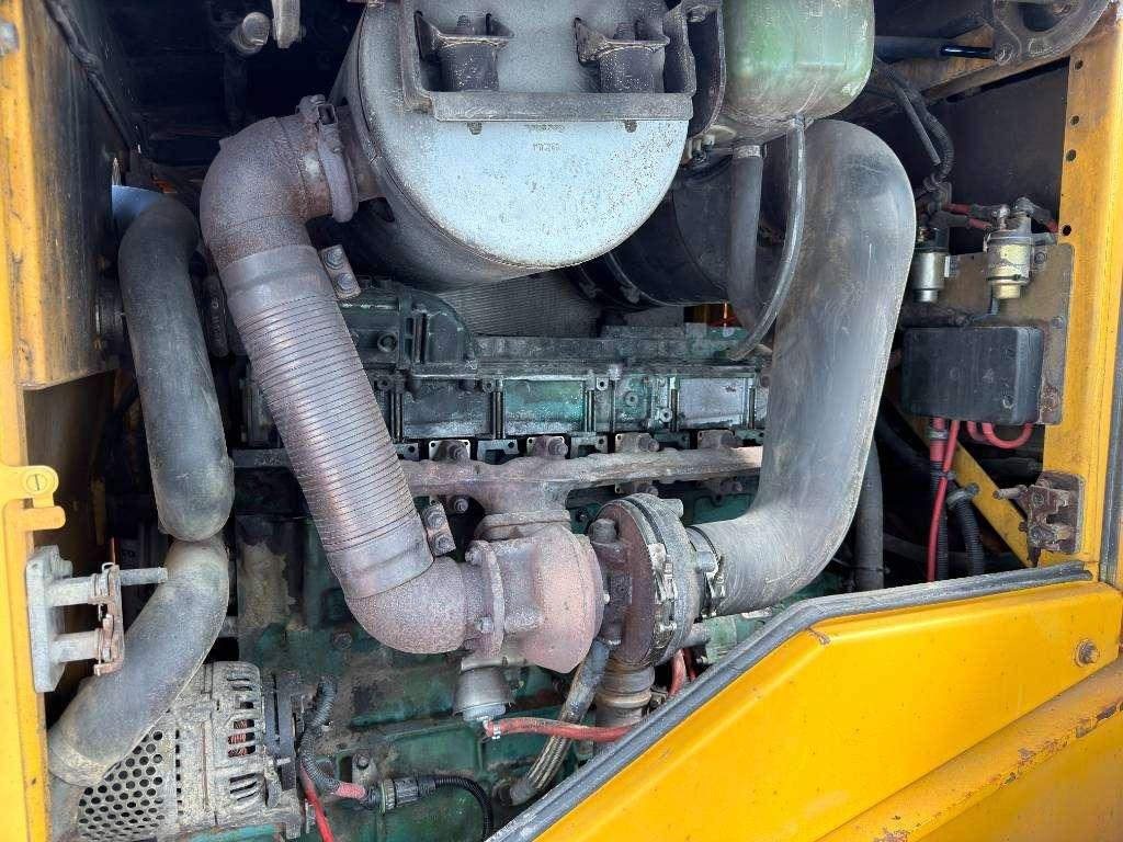 Volvo L120F Photo 28