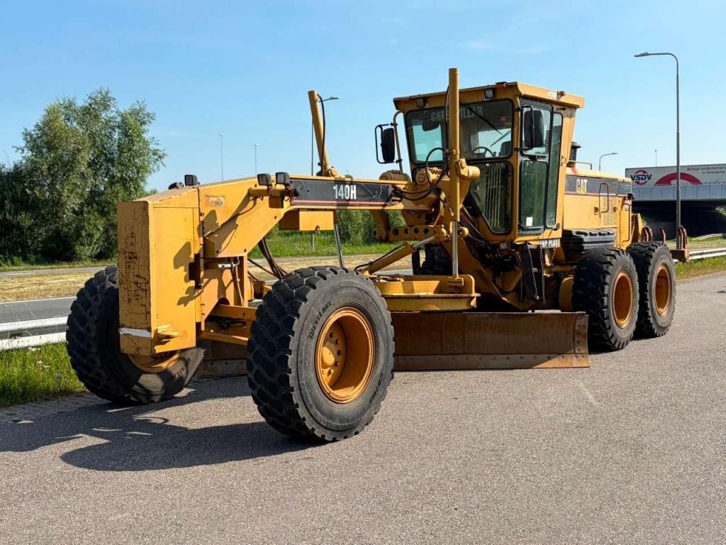 Caterpillar 140H Photo 2