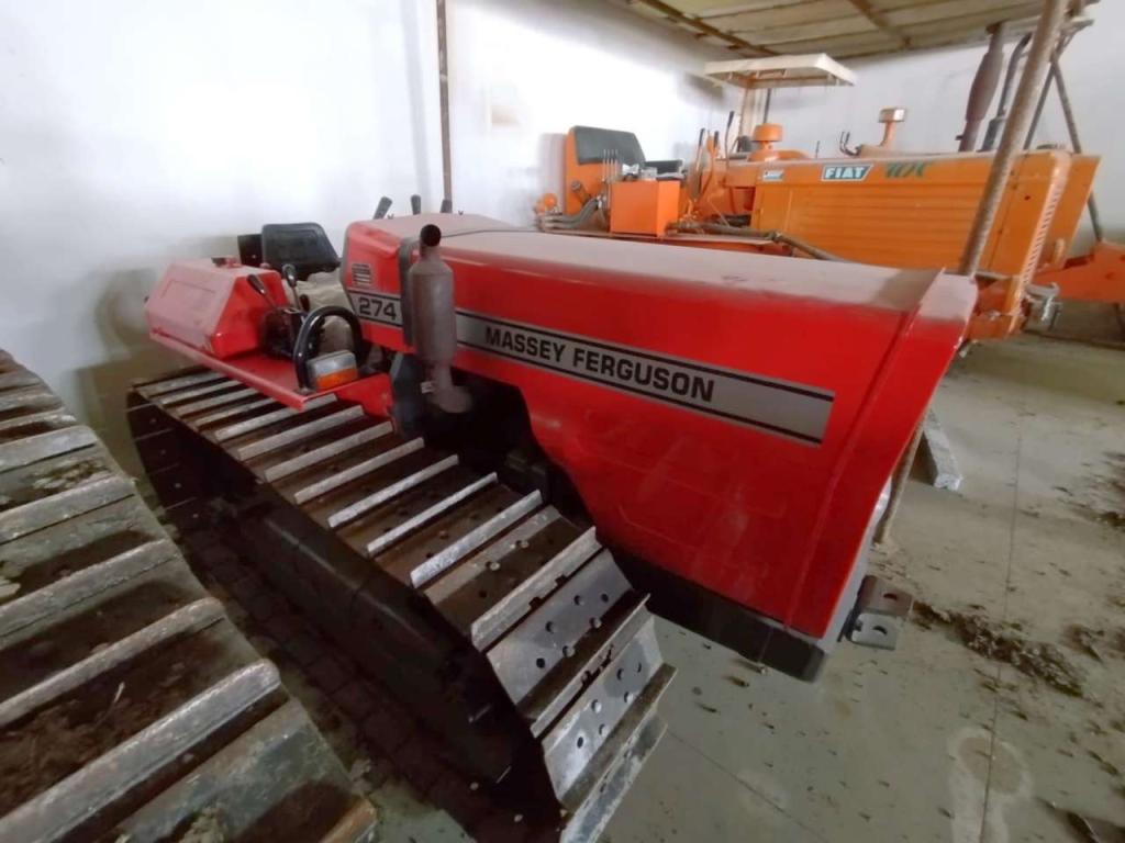 Massey Ferguson 247 Photo 1