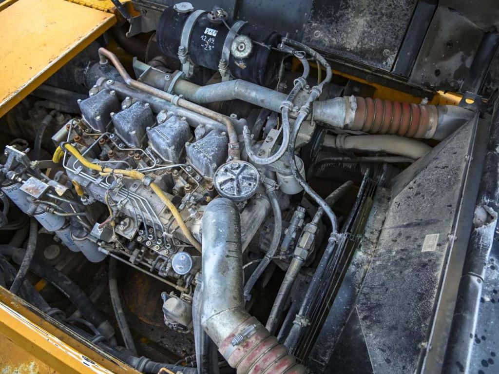Liebherr R934B Photo 11