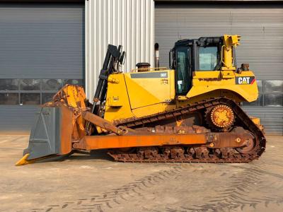 Caterpillar D8T Photo 1