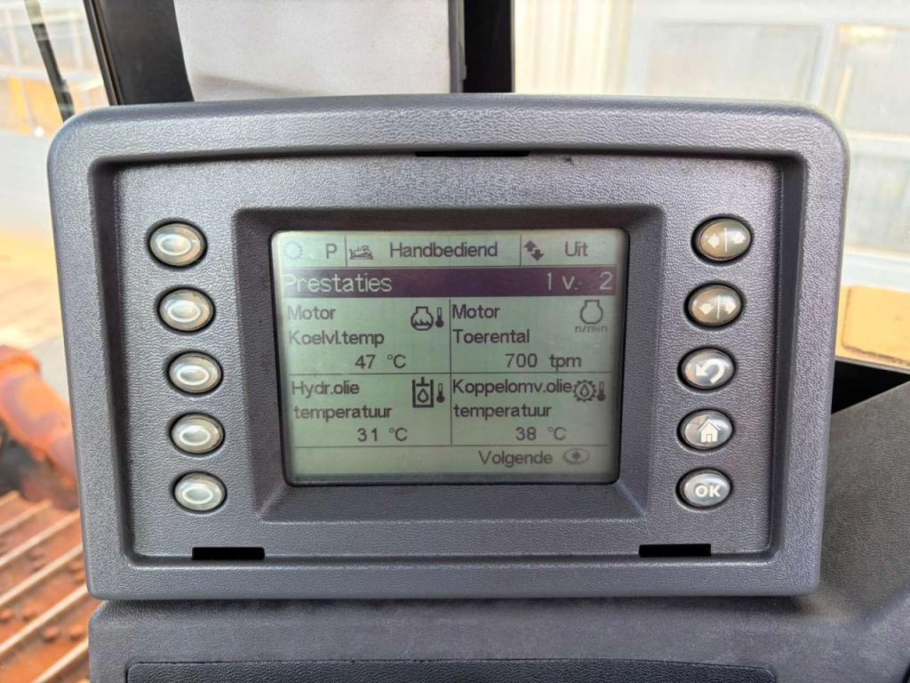 Caterpillar D8T Photo 21