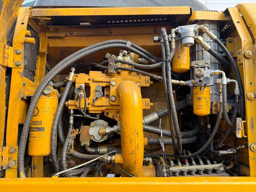 CAT 330C - Good overall condition! Photo 23