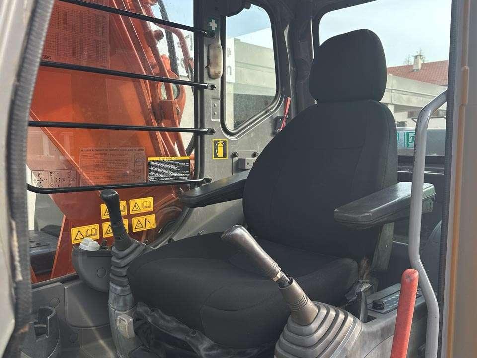 Hitachi ZX180 LCN - Crawler excavator for sale in Cuneo by