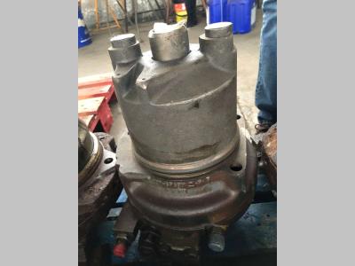 Translation motor for Caterpillar 325C sold by Fratelli Zenzalari S.r.l.