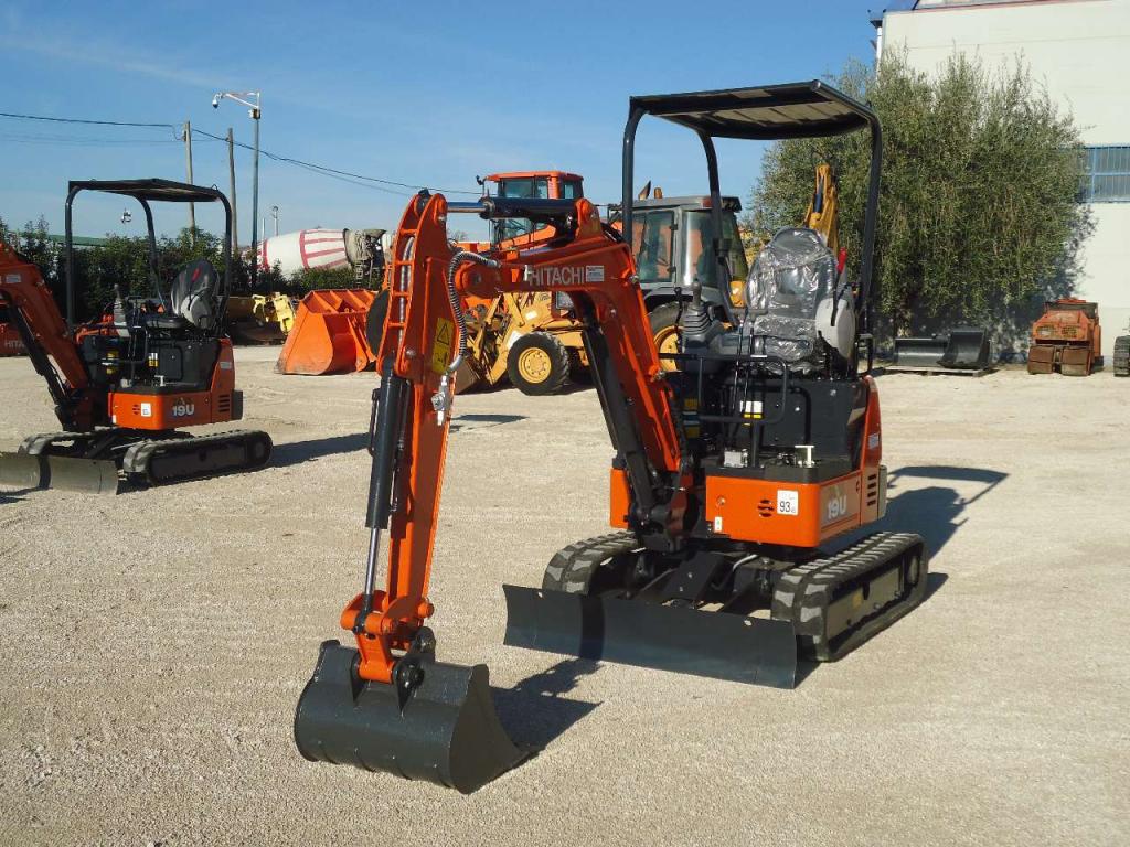 Hitachi zx19U-6 YR Photo 3