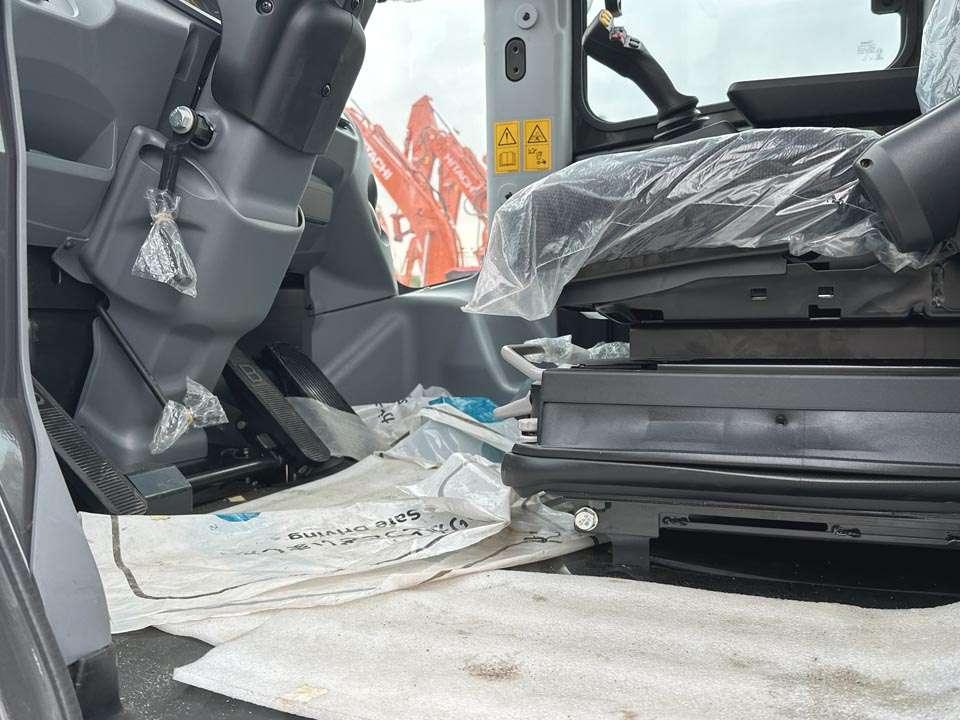 Hitachi ZW310-7 Photo 15
