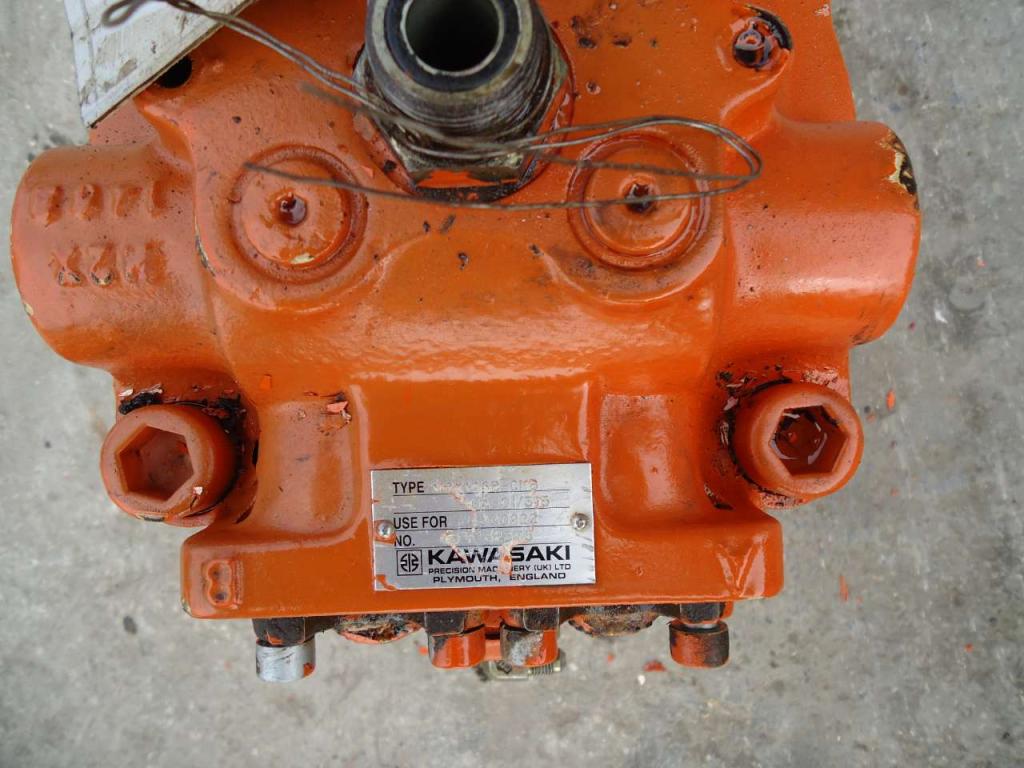 Turntable rotation motor for Fiat Hitachi EX215 - EX235 Photo 6
