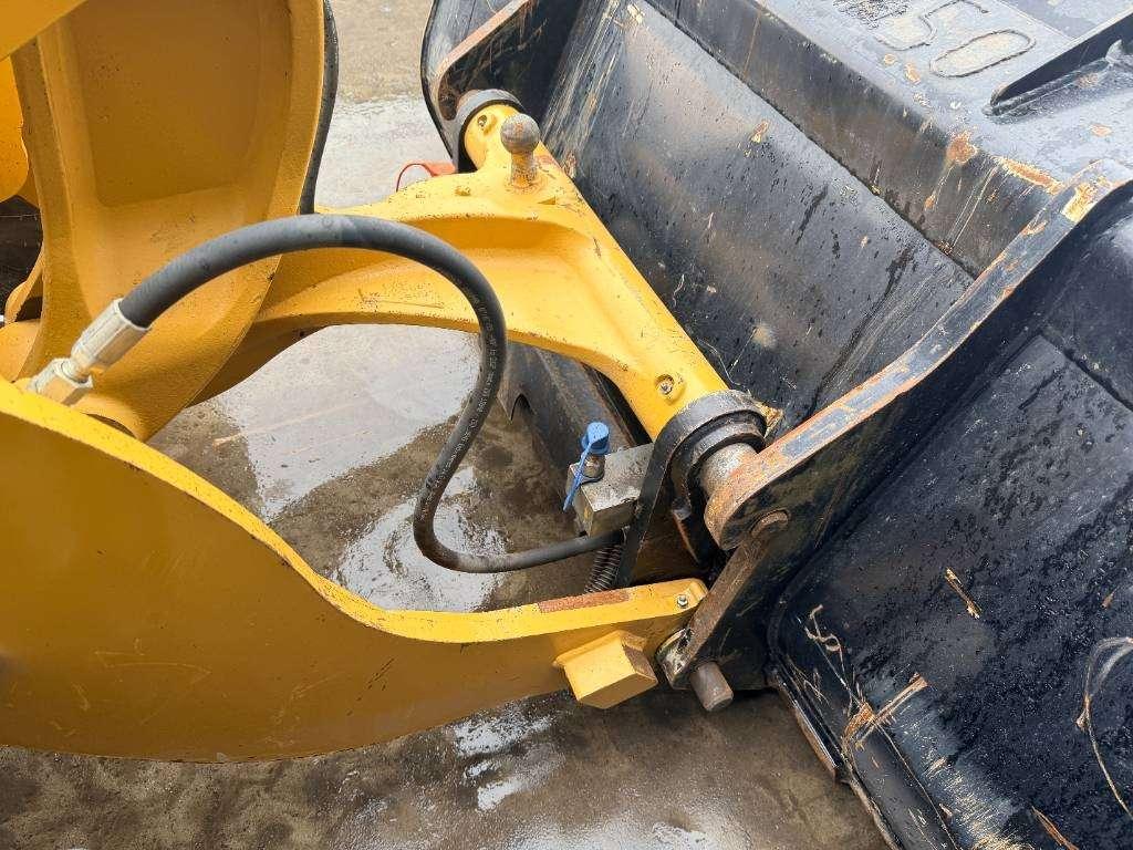Caterpillar 907M Photo 30