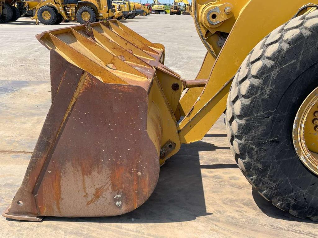 Caterpillar 938F Photo 10