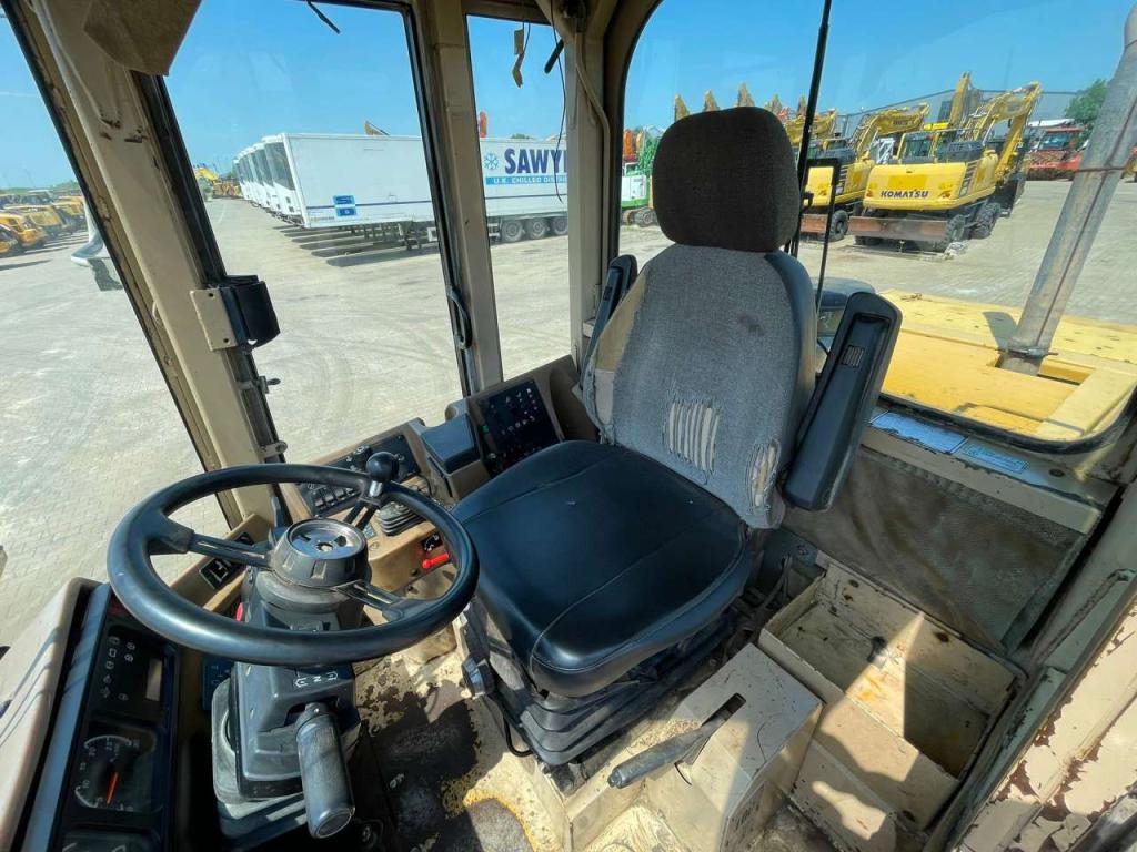 Caterpillar 938F Photo 17