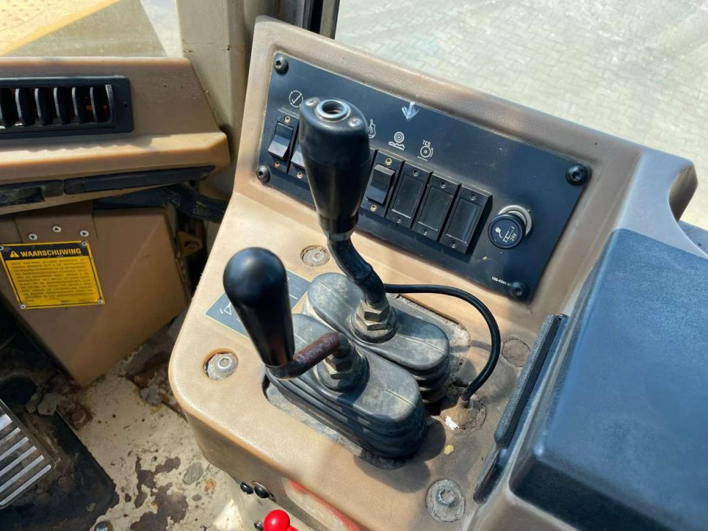 Caterpillar 938F Photo 19