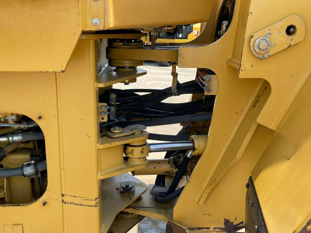 Caterpillar 938F Photo 23