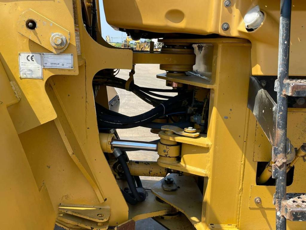 Caterpillar 938F Photo 24