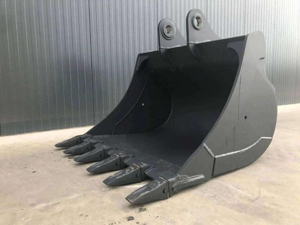 Volvo EC220 Photo 4
