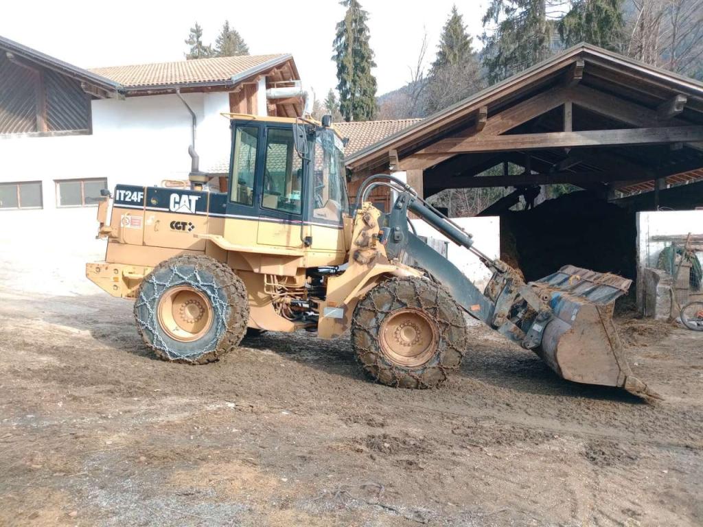 Caterpillar IT24F Photo 3