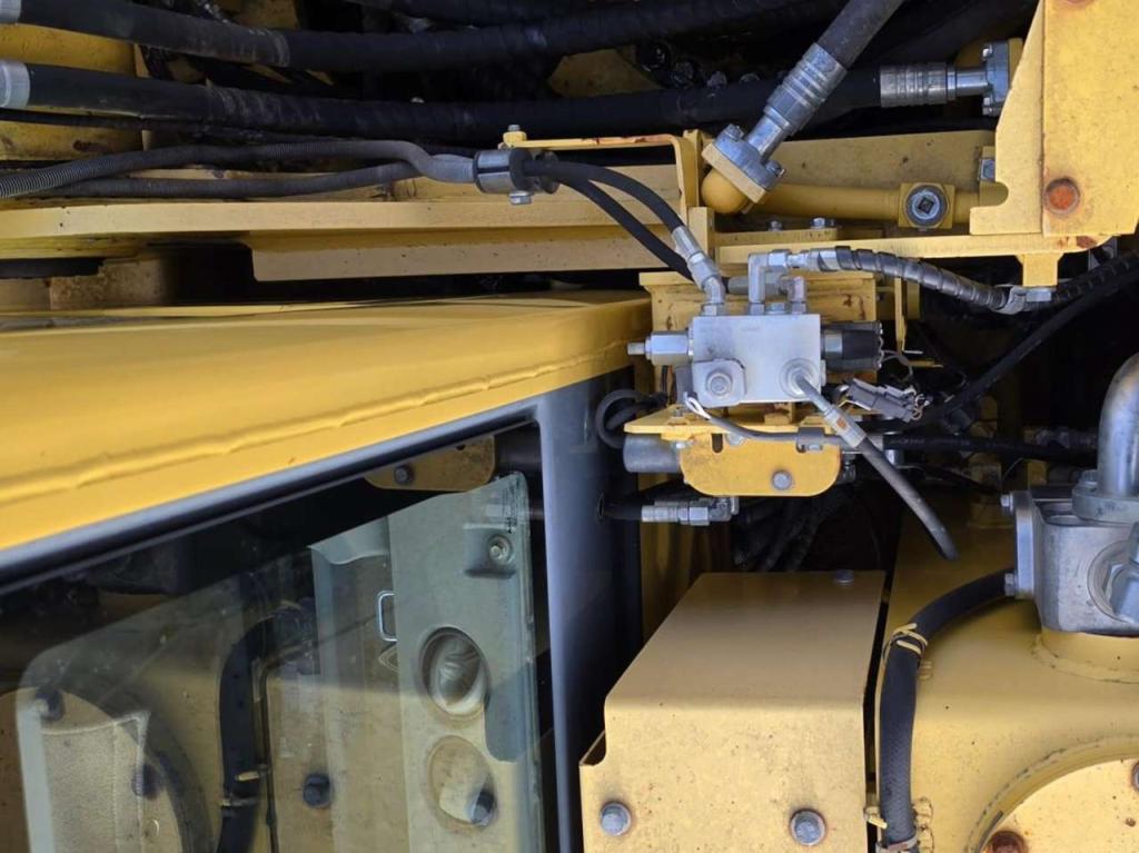 Komatsu PC360LC10 Photo 15