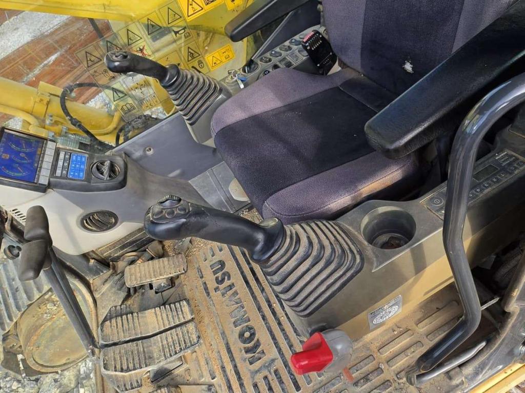 Komatsu PC360LC10 Photo 28