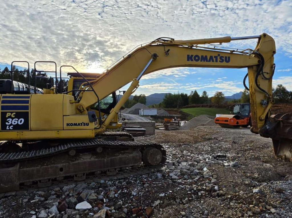 Komatsu PC360LC10 Photo 6