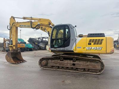 New Holland E245 sold by BESSEGA SAS di Bessega & C.