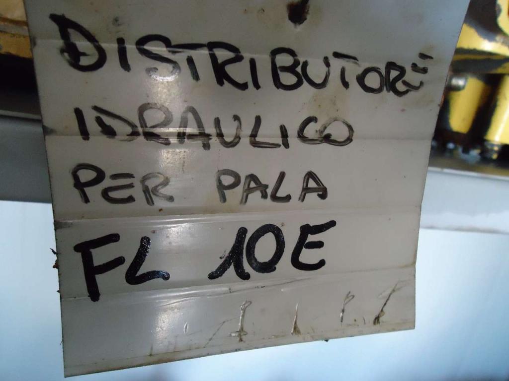 Hydraulic distributor for Fiat Allis FL10E Photo 4